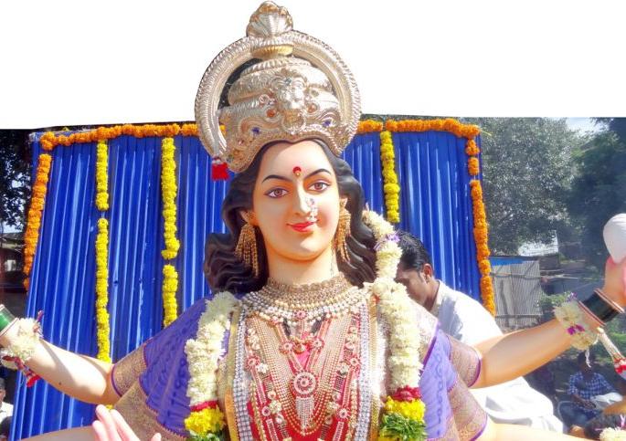 Durga Festival in Yawatmal | यवतमाळात उत्साहात घटस्थापना; शतकीय दुर्गोत्सवाला देखाव्यांची झळाळी