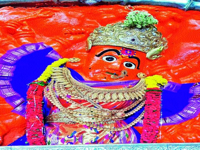 The crowd of devotees gathering on the fort on holiday | सुट्टीची पर्वणी साधत गडावर भाविकांची गर्दी The crowd of devotees gathering on the fort on holiday | सुट्टीची पर्वणी साधत गडावर भाविकांची गर्दी