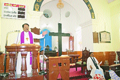 Good Friday celebrates reverence in Aurangabad | औरंगाबादेत श्रद्धेने गुड फ्रायडे साजरा Good Friday celebrates reverence in Aurangabad | औरंगाबादेत श्रद्धेने गुड फ्रायडे साजरा
