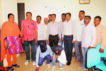 The other two are in the custody of Mehdi; | मेहदीला पळविण्याचा कट;आणखी दोघे अटकेत The other two are in the custody of Mehdi; | मेहदीला पळविण्याचा कट;आणखी दोघे अटकेत