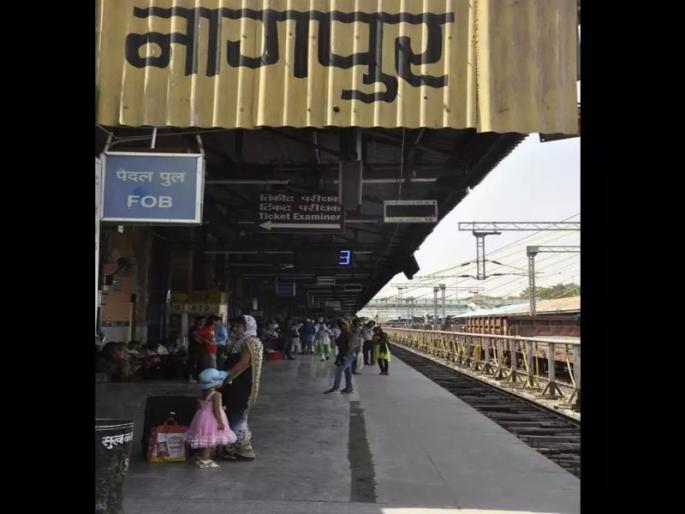 The abducted student was found at Nagpur railway station | अपहरण केलेली विद्यार्थिनी नागपूर रेल्वेस्थानकावर आढळली The abducted student was found at Nagpur railway station | अपहरण केलेली विद्यार्थिनी नागपूर रेल्वेस्थानकावर आढळली