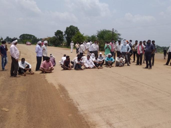 Rastaroko in Bhandara district for extension of rabi paddy procurement centers | रबी धान खरेदी केंद्रांना मुदतवाढ देण्यासाठी भंडारा जिल्ह्यात रास्ता रोको आंदोलन