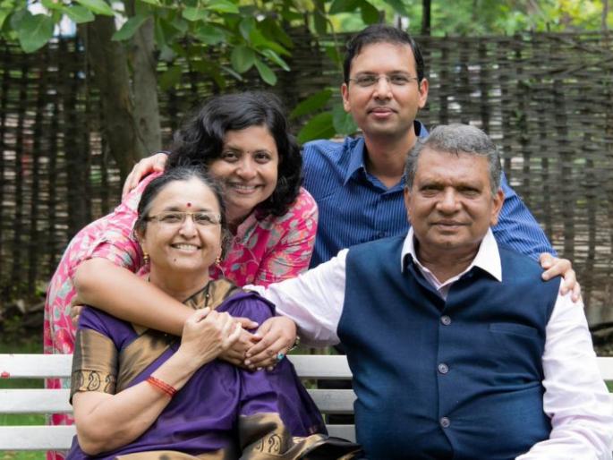 October 25 was Shital's birthday and November 27 was Vikas Amte's wedding anniversary | २५ ऑक्टोबरला शीतलच्या तर २७ नोव्हेंबरला विकास आमटे यांच्या लग्नाचा होता वाढदिवस October 25 was Shital's birthday and November 27 was Vikas Amte's wedding anniversary | २५ ऑक्टोबरला शीतलच्या तर २७ नोव्हेंबरला विकास आमटे यांच्या लग्नाचा होता वाढदिवस