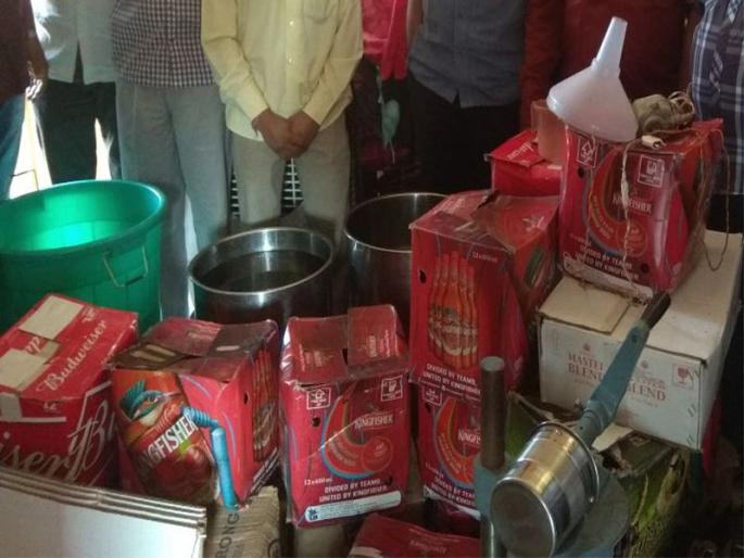 A fake liquor, Dhan Dhan, car worth 1 lakh 7 thousand thousand seized | धुळ्यात बनावट दारू, कारसह १ लाख ७९ हजाराचा मुद्देमाल जप्त A fake liquor, Dhan Dhan, car worth 1 lakh 7 thousand thousand seized | धुळ्यात बनावट दारू, कारसह १ लाख ७९ हजाराचा मुद्देमाल जप्त