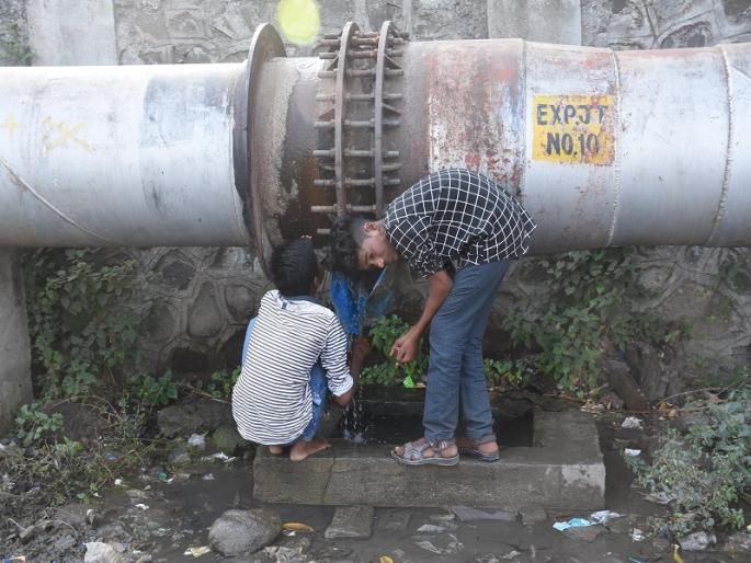 CIDCO's neglect of the leaky drainage | गळक्या जलवाहिनेकडे सिडकोचे दुर्लक्ष CIDCO's neglect of the leaky drainage | गळक्या जलवाहिनेकडे सिडकोचे दुर्लक्ष
