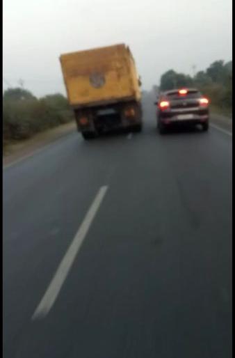 The fatal attack on the Tahsildars of the city of Ratimafia in Nagpur district | नागपूर जिल्ह्यात रेतीमाफियांचा तहसीलदारांवर जीवघेणा हल्ला The fatal attack on the Tahsildars of the city of Ratimafia in Nagpur district | नागपूर जिल्ह्यात रेतीमाफियांचा तहसीलदारांवर जीवघेणा हल्ला