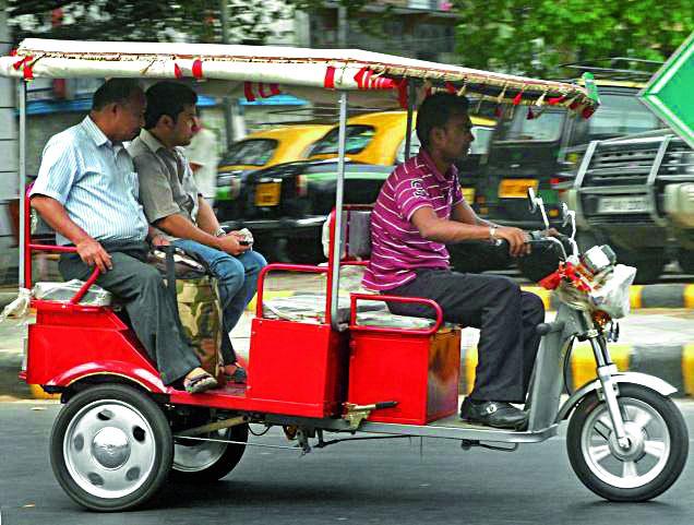 Three thousand e-rickshaws run in Nagpur; Registration is only 500 | नागपुरात धावतात तीन हजारावर ई-रिक्षा; नोंदणी मात्र ५०० चीच Three thousand e-rickshaws run in Nagpur; Registration is only 500 | नागपुरात धावतात तीन हजारावर ई-रिक्षा; नोंदणी मात्र ५०० चीच