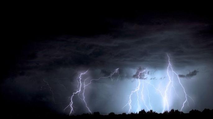 Lightning kills six in Yavatmal district | यवतमाळ जिल्ह्यात वीज कोसळून सहा ठार Lightning kills six in Yavatmal district | यवतमाळ जिल्ह्यात वीज कोसळून सहा ठार