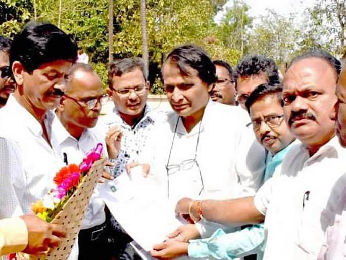 Leave the trains at Sawantwadi, Kudal and Kankavli: Suresh Prabhu was arrested | रेल्वे गाड्यांना सावंतवाडी, कुडाळ, कणकवली येथे थांबे द्या : सुरेश प्रभूंना साकडे Leave the trains at Sawantwadi, Kudal and Kankavli: Suresh Prabhu was arrested | रेल्वे गाड्यांना सावंतवाडी, कुडाळ, कणकवली येथे थांबे द्या : सुरेश प्रभूंना साकडे