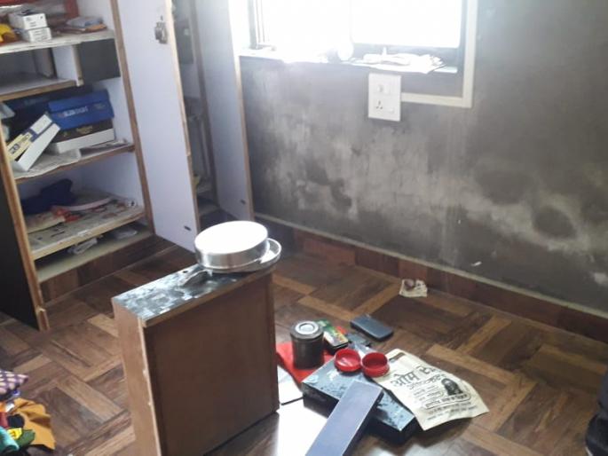 Throw 2 ounces of gold at the jewelry | चोरट्यांचा ३७ तोळे सोन्याच्या दागिन्यांवर डल्ला