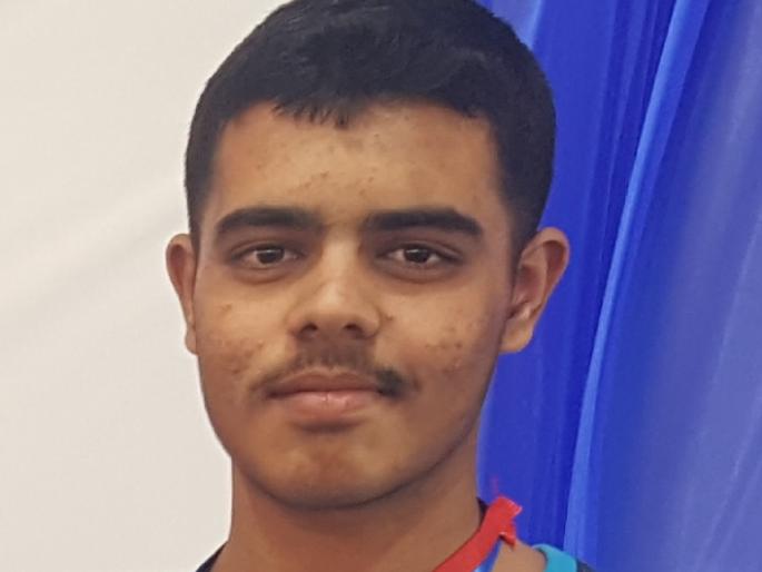 Kolhapur: The bronze medal of Aditya Anagal in the Commonwealth Games | कोल्हापूर : कॉमनवेल्थ स्पर्धेत आदित्य अनगळचे तलवारबाजीत कास्यपदक Kolhapur: The bronze medal of Aditya Anagal in the Commonwealth Games | कोल्हापूर : कॉमनवेल्थ स्पर्धेत आदित्य अनगळचे तलवारबाजीत कास्यपदक