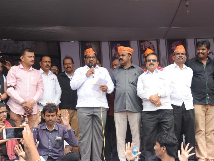 Maratha Reservation: Then why the question is not? Raju Shetty's question | Maratha Reservation : मग प्रश्न का सुटत नाही? राजू शेट्टी यांचा प्रश्न Maratha Reservation: Then why the question is not? Raju Shetty's question | Maratha Reservation : मग प्रश्न का सुटत नाही? राजू शेट्टी यांचा प्रश्न