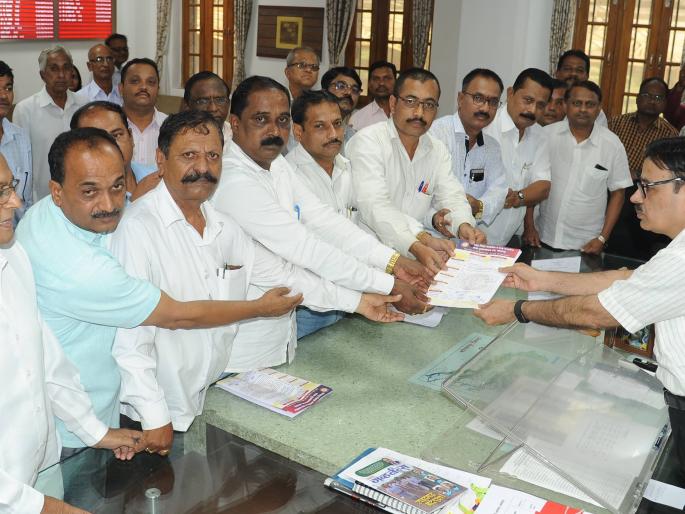 Kolhapur: Cancel the order of 'BLO': Request for Headmasters: Demand to District Collectors | कोल्हापूर : ‘बीएलओ’चा आदेश रद्द करा : मुख्याध्यापक संघाची मागणी Kolhapur: Cancel the order of 'BLO': Request for Headmasters: Demand to District Collectors | कोल्हापूर : ‘बीएलओ’चा आदेश रद्द करा : मुख्याध्यापक संघाची मागणी