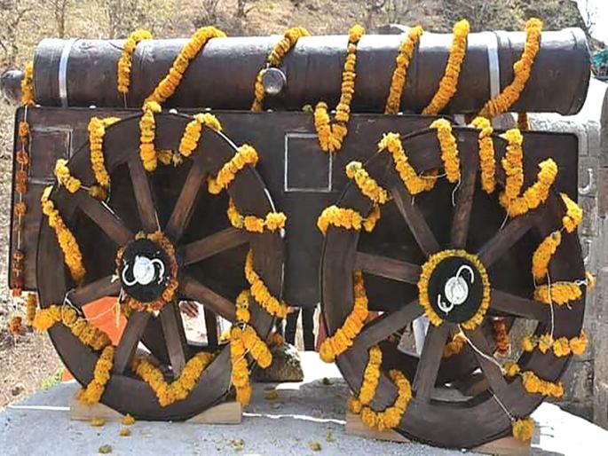 Toffgada made by the tofala scotland on the fort at Vetalwadi | वेताळवाडी किल्ल्यावरील तोफेला स्कॉटलंड पद्धतीने बनविलेला तोफगाडा Toffgada made by the tofala scotland on the fort at Vetalwadi | वेताळवाडी किल्ल्यावरील तोफेला स्कॉटलंड पद्धतीने बनविलेला तोफगाडा