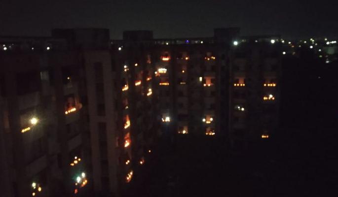 Fireworks, announcing and jointly singing songs | फटाके उडवत, घोषणा देत आणि संयुक्तरित्या गाणी म्हणत लावले 'दिवे'
