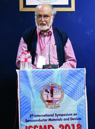 Engaged in world research, India is capturing old concepts | जग संशोधनात गुंतलेय, भारत जुन्याच संकल्पना मिरवतोय