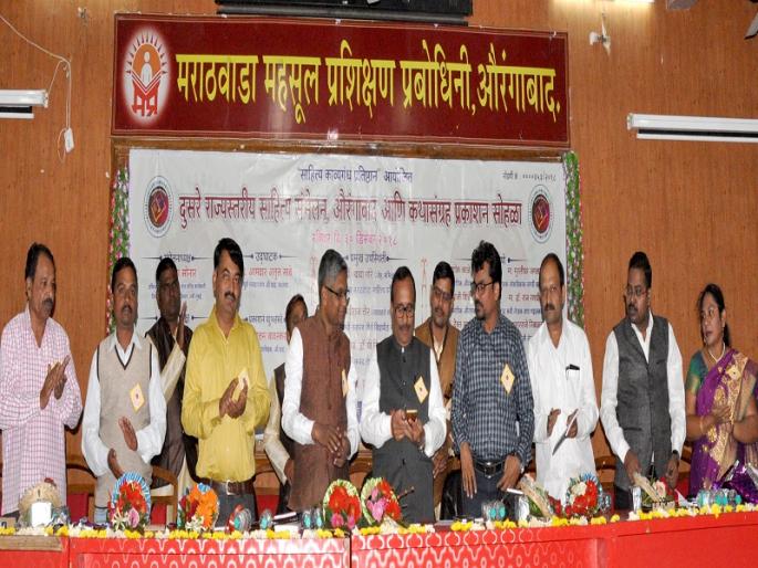 Worth the effort of bringing together the philanthropists | ‘व्हॉटस्अॅप’द्वारे साहित्यप्रेमींना एकत्र आणण्याचा स्तुत्य प्रयत्न Worth the effort of bringing together the philanthropists | ‘व्हॉटस्अॅप’द्वारे साहित्यप्रेमींना एकत्र आणण्याचा स्तुत्य प्रयत्न