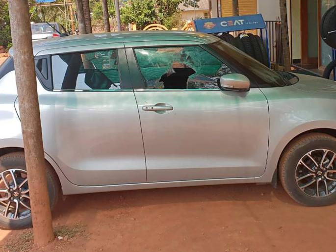 Sindhudurg: Digital screen in the car at Dodamarg, Stereo Lampas | सिंधुदुर्ग : दोडामार्ग येथे कारमधील डिजिटल स्क्रीन, स्टिरिओ लंपास