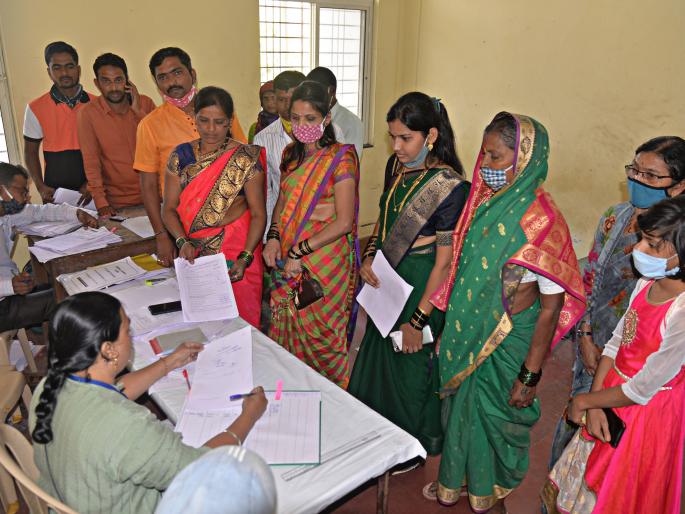 Voting for one or two seats in twelve gram panchayats of the district | जिल्ह्यातील बारा ग्रामपंचायतीत एक-दोन जागांसाठी मतदान Voting for one or two seats in twelve gram panchayats of the district | जिल्ह्यातील बारा ग्रामपंचायतीत एक-दोन जागांसाठी मतदान