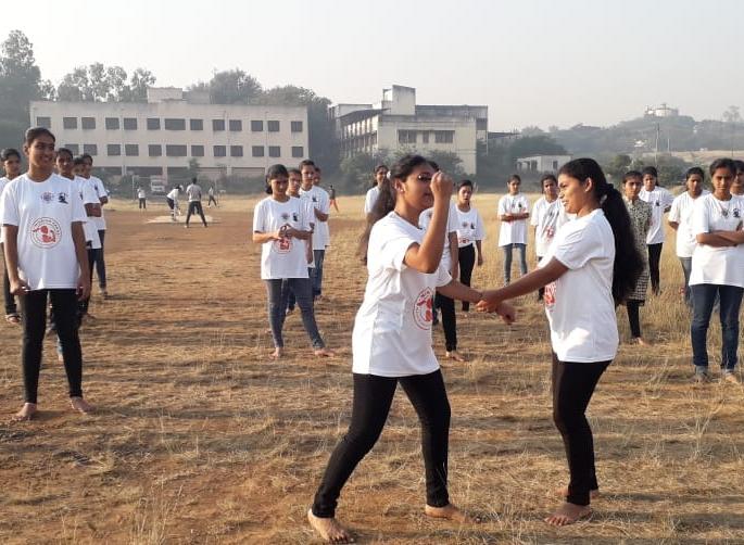 Kolhapur: Self-protection training for students of ABVIPP, Kolhapur Students | कोल्हापूर : अभाविपचे मिशन साहसी, कोल्हापूरात विद्यार्थीनींना स्व-संरक्षणाचे प्रशिक्षण Kolhapur: Self-protection training for students of ABVIPP, Kolhapur Students | कोल्हापूर : अभाविपचे मिशन साहसी, कोल्हापूरात विद्यार्थीनींना स्व-संरक्षणाचे प्रशिक्षण