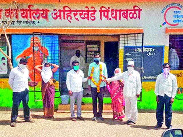 Santosh Jamdar as Sarpanch of Aherkhede Gram Panchayat | आहेरखेडे ग्रामपंचायतीच्या सरपंचपदी संतोष जामदार Santosh Jamdar as Sarpanch of Aherkhede Gram Panchayat | आहेरखेडे ग्रामपंचायतीच्या सरपंचपदी संतोष जामदार