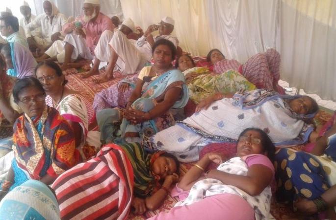 Hunger strike; Eight people condition derogatary | लंघापूरच्या आठ उपोषणकर्त्यांची प्रकृती बिघडली! Hunger strike; Eight people condition derogatary | लंघापूरच्या आठ उपोषणकर्त्यांची प्रकृती बिघडली!
