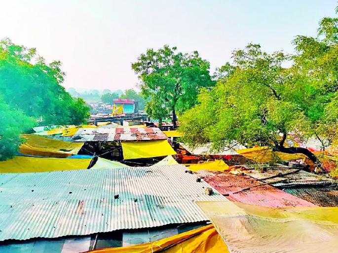Encroachment of members in Gujari Bazaar | गुजरीबाजारात सदस्यांचे अतिक्रमण Encroachment of members in Gujari Bazaar | गुजरीबाजारात सदस्यांचे अतिक्रमण