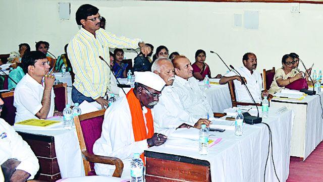 Doctoral inquiry by education officer Nilima Taken | शिक्षणाधिकारी नीलिमा टाके यांची विभागीय चौकशी करा Doctoral inquiry by education officer Nilima Taken | शिक्षणाधिकारी नीलिमा टाके यांची विभागीय चौकशी करा