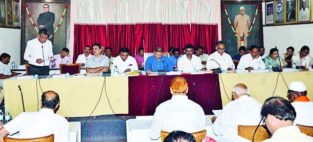 Water shortage | गाजली पाणीटंचाई Water shortage | गाजली पाणीटंचाई