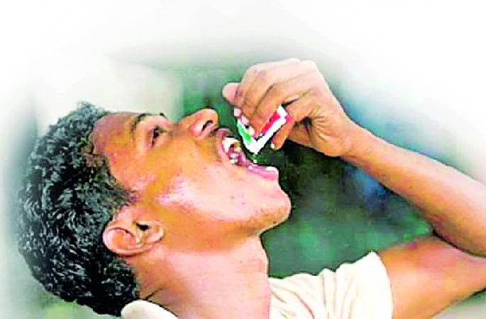 Despite the orders of the Guardian Minister, there is no factional blockade | पालकमंत्र्यांच्या आदेशानंतरही गुटखाबंदी नाही Despite the orders of the Guardian Minister, there is no factional blockade | पालकमंत्र्यांच्या आदेशानंतरही गुटखाबंदी नाही