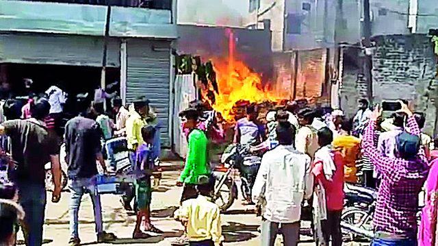 Bardana Godown fierce fire | बारदाना गोडाऊनला भीषण आग