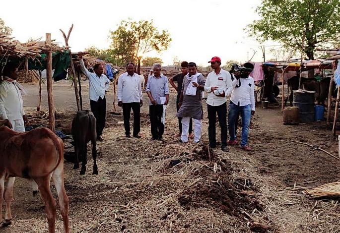 Ex-servicemen contribution to native place | कुसळंबच्या माजी सैनिकांचा जन्मभूमीला आधार Ex-servicemen contribution to native place | कुसळंबच्या माजी सैनिकांचा जन्मभूमीला आधार