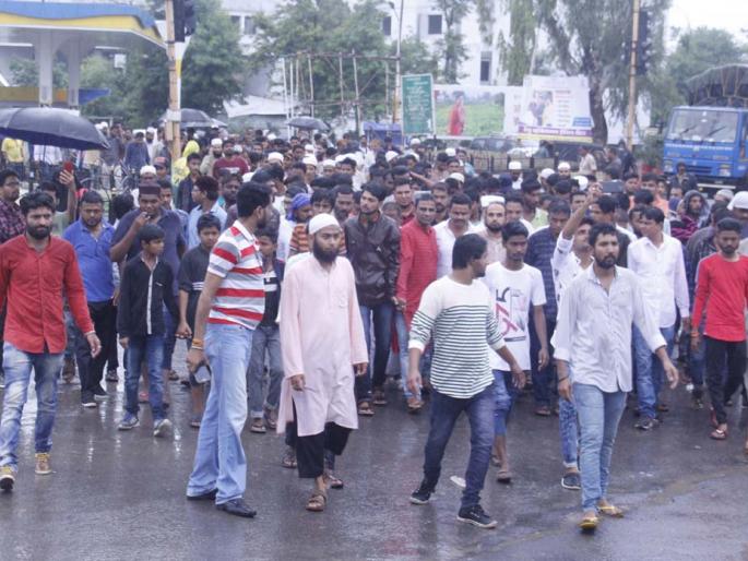 Samaran murder case: Protest rally on Collector office | समरीन खून प्रकरणी जिल्हाधिकारी कार्यालयावर मोर्चा Samaran murder case: Protest rally on Collector office | समरीन खून प्रकरणी जिल्हाधिकारी कार्यालयावर मोर्चा