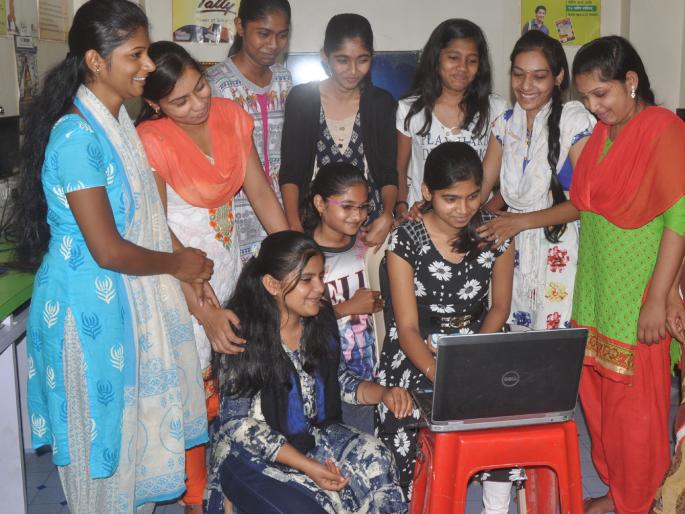 Beed district again in the HSC exams | Maharashtra HSC result 2018: बीड जिल्ह्यात बारावीच्या परीक्षेत पुन्हा लेकीच भारी Beed district again in the HSC exams | Maharashtra HSC result 2018: बीड जिल्ह्यात बारावीच्या परीक्षेत पुन्हा लेकीच भारी