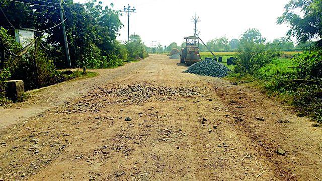 Road repair corridors | रस्ता दुरुस्तीची कामे ठरली भ्रष्टाचाराचे कुरण