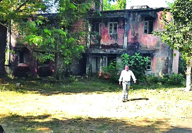 Sakoli sub-district hospital on 'salalwar' | साकोली उपजिल्हा रुग्णालय 'सलाईनवर' Sakoli sub-district hospital on 'salalwar' | साकोली उपजिल्हा रुग्णालय 'सलाईनवर'