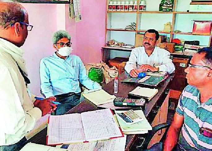 Fear of action of agriculture department in agriculture center operator | कृषी विभागाच्या कारवाईची कृषी केंद्र चालकात धास्ती