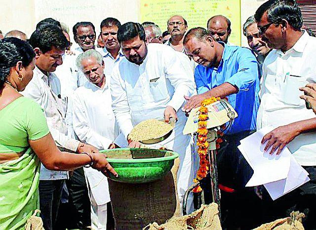 Then we declare Sakoli taluka as drought-hit | -तर साकोली तालुका दुष्काळग्रस्त घोषित करू Then we declare Sakoli taluka as drought-hit | -तर साकोली तालुका दुष्काळग्रस्त घोषित करू
