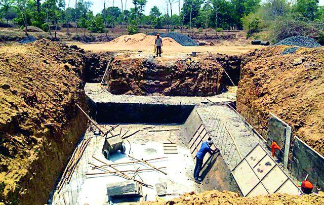 An attempt to landless a farmer to landless | अल्पभूधारक शेतकऱ्याला भूमिहीन करण्याचा प्रयत्न An attempt to landless a farmer to landless | अल्पभूधारक शेतकऱ्याला भूमिहीन करण्याचा प्रयत्न