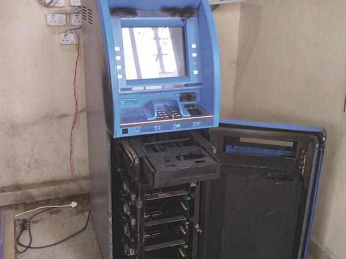 Challenge to the police for cracking down on ATM burglars | एटीएम फोडणाऱ्या टोळीचा छडा लावण्याचे पाेलिसांसमाेर आव्हान Challenge to the police for cracking down on ATM burglars | एटीएम फोडणाऱ्या टोळीचा छडा लावण्याचे पाेलिसांसमाेर आव्हान