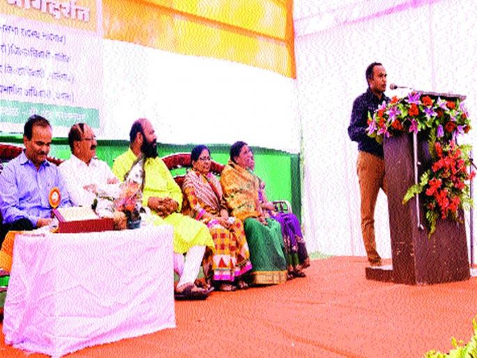 'Toll-free' district collector for farmers: Farmers' initiative to prevent suicides | शेतकºयांसाठी ‘टोल-फ्री’ क्रमांक जिल्हाधिकारी : शेतकरी आत्महत्या रोखण्यासाठी प्रशासनाचा उपक्रम 'Toll-free' district collector for farmers: Farmers' initiative to prevent suicides | शेतकºयांसाठी ‘टोल-फ्री’ क्रमांक जिल्हाधिकारी : शेतकरी आत्महत्या रोखण्यासाठी प्रशासनाचा उपक्रम