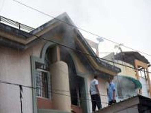 A fire broke out in the house | घरात उडाला आगीचा भडका A fire broke out in the house | घरात उडाला आगीचा भडका