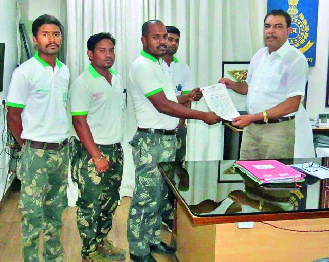 The bear, Chital killed in the accident, injured the leopard | अस्वल, चितळ अपघातात ठार, बिबट जखमी The bear, Chital killed in the accident, injured the leopard | अस्वल, चितळ अपघातात ठार, बिबट जखमी