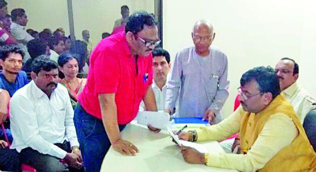 The Guardian Minister for the Warora district | वरोरा जिल्ह्यासाठी पालकमंत्र्यांना साकडे The Guardian Minister for the Warora district | वरोरा जिल्ह्यासाठी पालकमंत्र्यांना साकडे