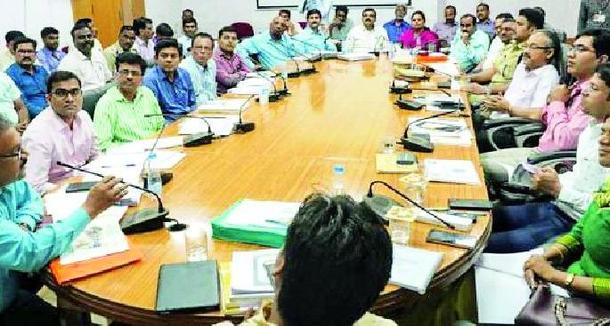 Officials should be the parents of the duty | अधिकाऱ्यांनी कर्तव्याचे पालक करावे