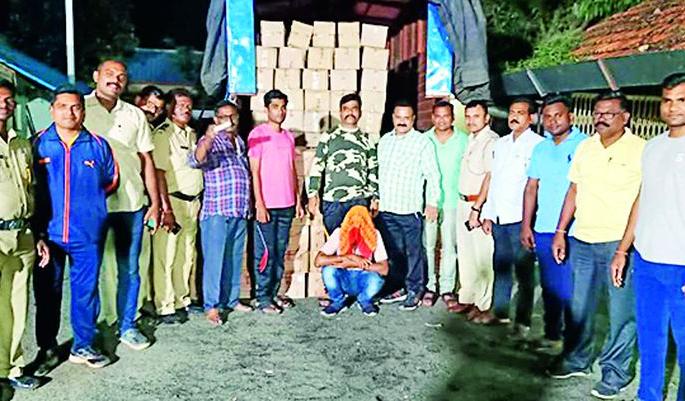 Ammunition seized from truck in Chandrapur | चंद्रपुरात ट्रकभरुन दारु जप्त