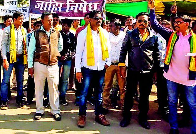 Demonstrate before the SDO office | एसडीओ कार्यालयासमोर धरणे