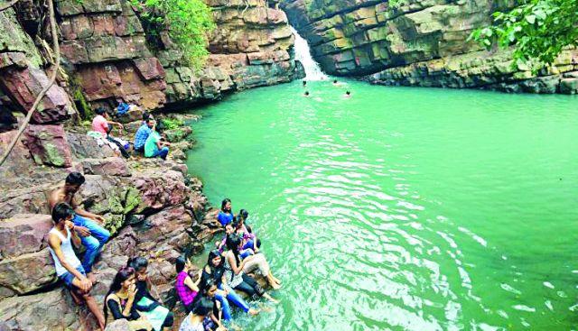 Ramdegi-Sangramamagiri Nature Tourism | रामदेगी-संघारामगिरीच्या निसर्गाची पर्यटकांना भुरळ Ramdegi-Sangramamagiri Nature Tourism | रामदेगी-संघारामगिरीच्या निसर्गाची पर्यटकांना भुरळ