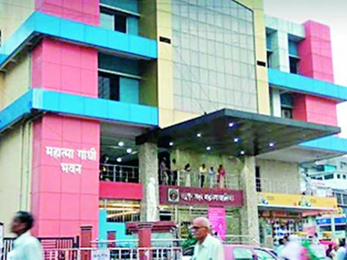 Opposition councilors accused of bias in development funds | विकास निधीत पक्षपाताचा आरोप विरोधी नगरसेवकांचा गदारोळ Opposition councilors accused of bias in development funds | विकास निधीत पक्षपाताचा आरोप विरोधी नगरसेवकांचा गदारोळ