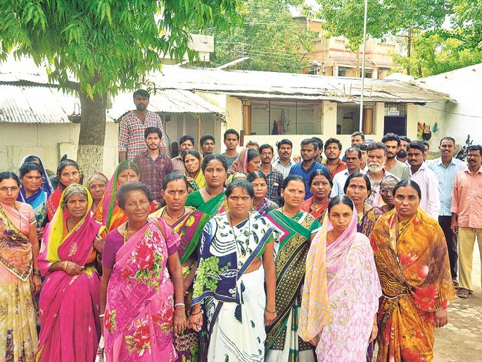 Akoli villagers hit the old city police station | अकोली ग्रामस्थांची जुने शहर पोलीस ठाण्यावर धडक! Akoli villagers hit the old city police station | अकोली ग्रामस्थांची जुने शहर पोलीस ठाण्यावर धडक!